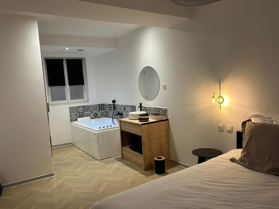 Appartement Spa 2 Pers-Couteliers-Centre Ville มูแล็ง ภายนอก รูปภาพ